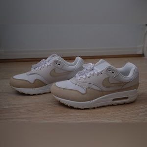 Nike Airmax 1 ‘87 Size US women’s 7 summit white/sandrift